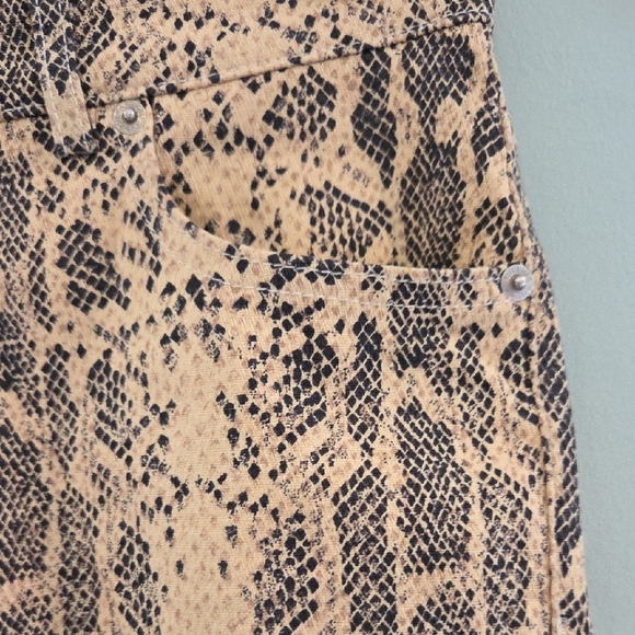 Guess Jeans Shorts Made In The USA Tan and Black Snakeskin Pattern Size 30 - Picture 6 of 13